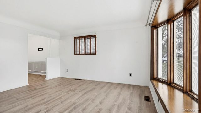 3262 Grange Road, Trenton, MI 48183