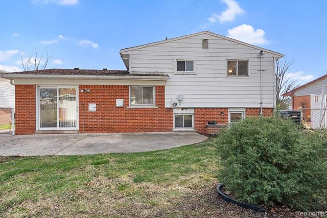 3262 Grange Road, Trenton, MI 48183