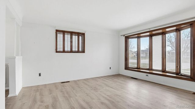 3262 Grange Road, Trenton, MI 48183