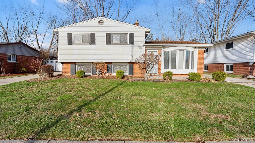 3262 Grange Road, Trenton, MI 48183