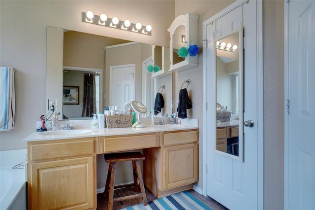 800 Chrissy Creek Lane, Euless, TX 76040