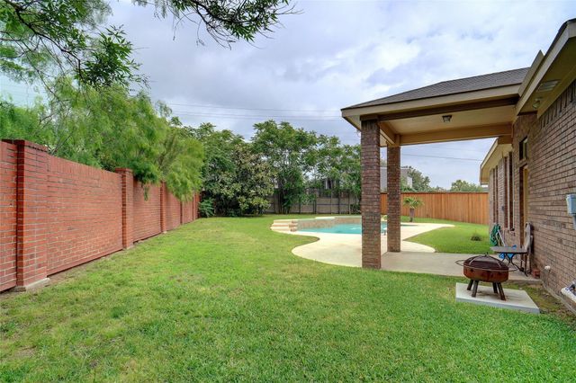 800 Chrissy Creek Lane, Euless, TX 76040