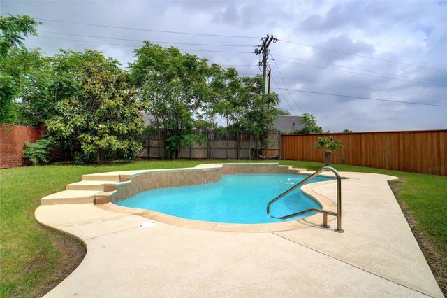 800 Chrissy Creek Lane, Euless, TX 76040