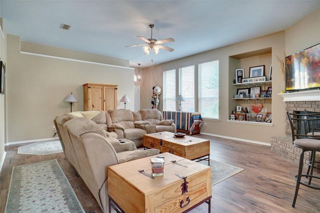 800 Chrissy Creek Lane, Euless, TX 76040