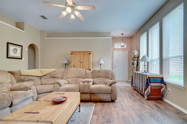 800 Chrissy Creek Lane, Euless, TX 76040