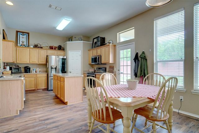 800 Chrissy Creek Lane, Euless, TX 76040