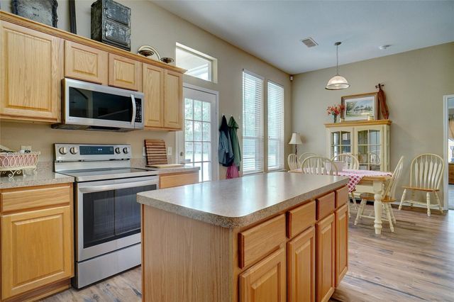 800 Chrissy Creek Lane, Euless, TX 76040