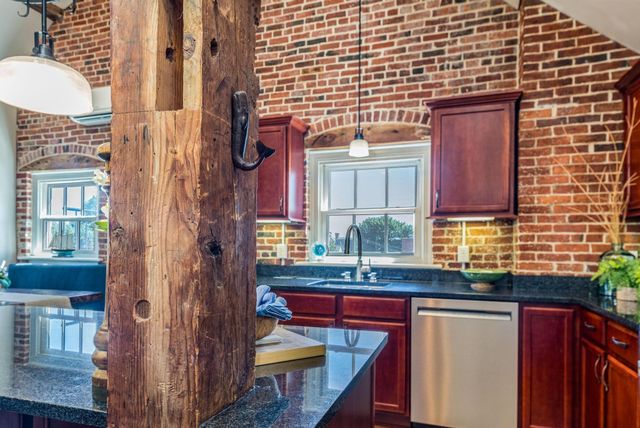 159 State St Apt 5, Portsmouth, NH 03801