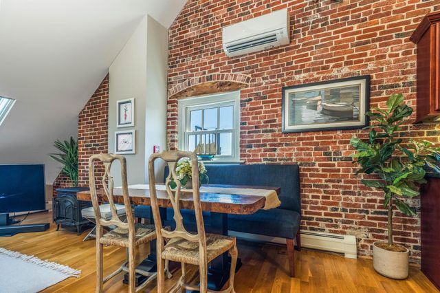 159 State St Apt 5, Portsmouth, NH 03801