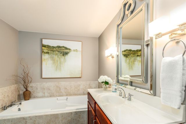 159 State St Apt 5, Portsmouth, NH 03801