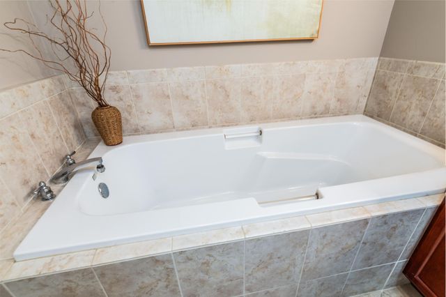 159 State St Apt 5, Portsmouth, NH 03801