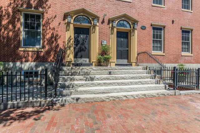 159 State St Apt 5, Portsmouth, NH 03801