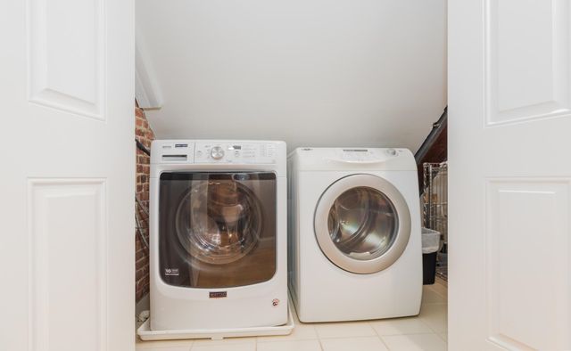 159 State St Apt 5, Portsmouth, NH 03801