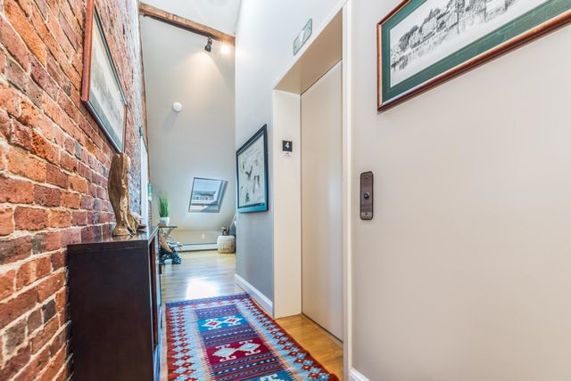 159 State St Apt 5, Portsmouth, NH 03801