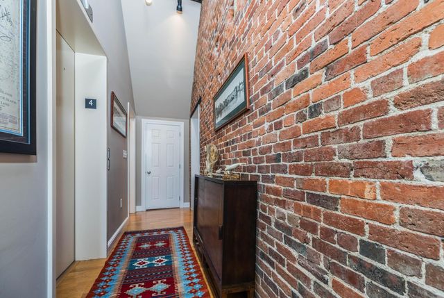 159 State St Apt 5, Portsmouth, NH 03801