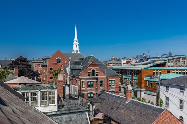 159 State St Apt 5, Portsmouth, NH 03801