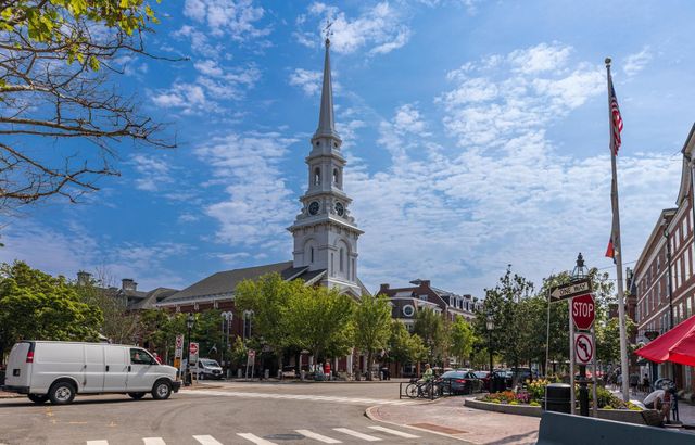 159 State St Apt 5, Portsmouth, NH 03801