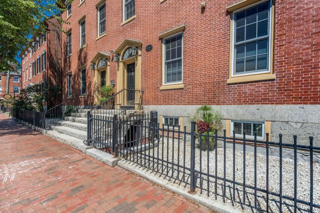 159 State St Apt 5, Portsmouth, NH 03801