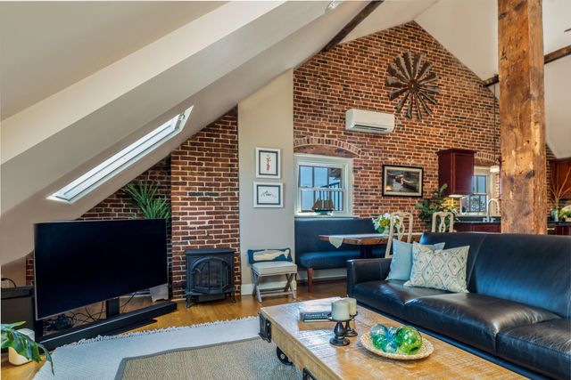 159 State St Apt 5, Portsmouth, NH 03801