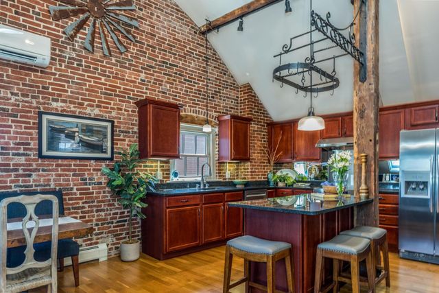 159 State St Apt 5, Portsmouth, NH 03801