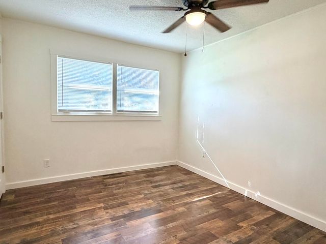 720 N Elliott Avenue, Aurora, MO 65605