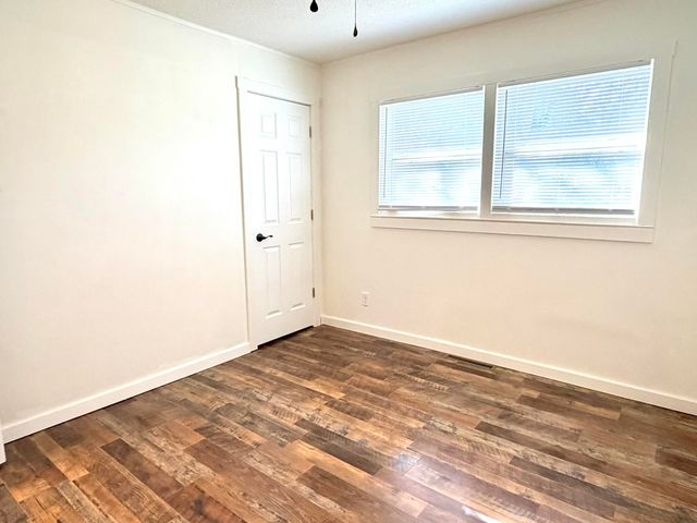 720 N Elliott Avenue, Aurora, MO 65605