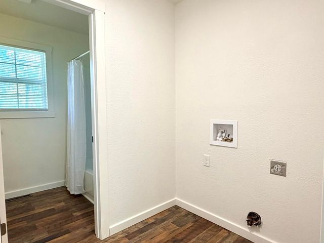 720 N Elliott Avenue, Aurora, MO 65605