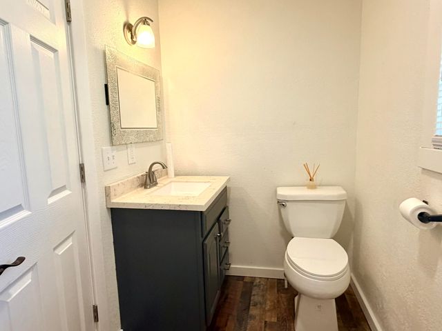 720 N Elliott Avenue, Aurora, MO 65605