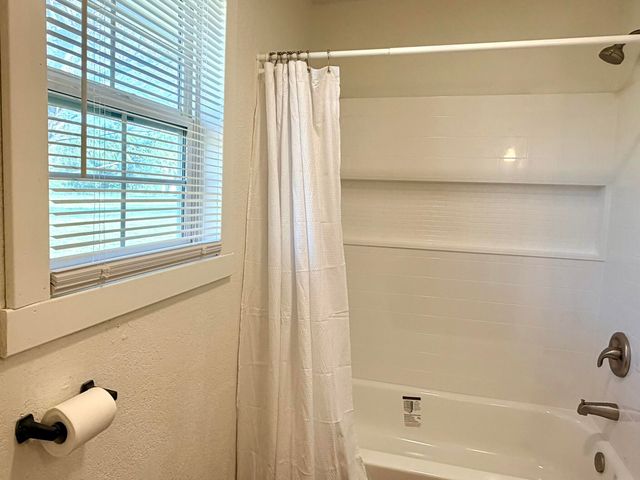 720 N Elliott Avenue, Aurora, MO 65605