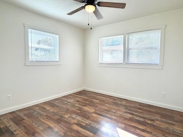 720 N Elliott Avenue, Aurora, MO 65605