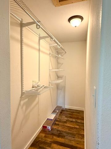 720 N Elliott Avenue, Aurora, MO 65605