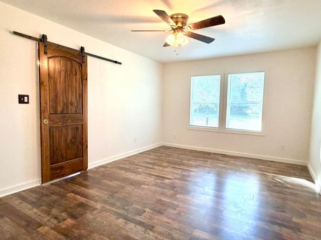 720 N Elliott Avenue, Aurora, MO 65605