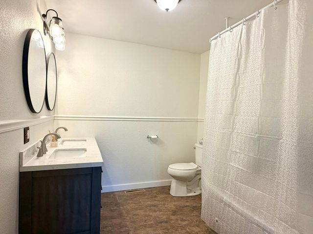 720 N Elliott Avenue, Aurora, MO 65605