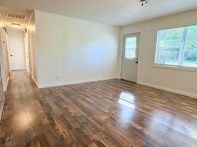 720 N Elliott Avenue, Aurora, MO 65605