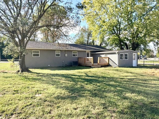 720 N Elliott Avenue, Aurora, MO 65605