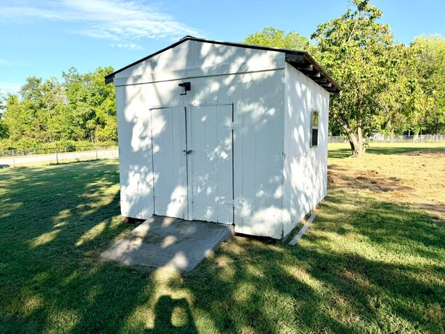 720 N Elliott Avenue, Aurora, MO 65605