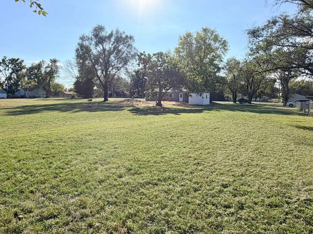 720 N Elliott Avenue, Aurora, MO 65605