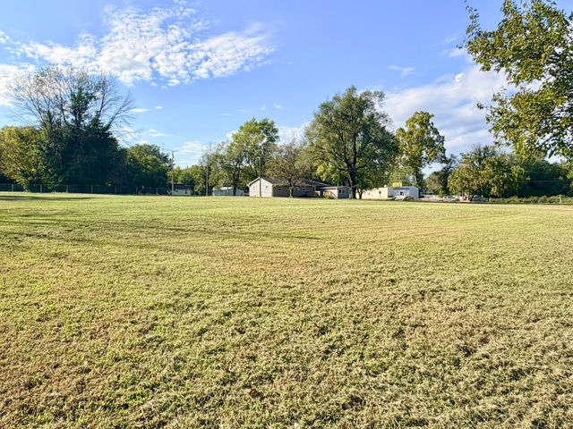 720 N Elliott Avenue, Aurora, MO 65605