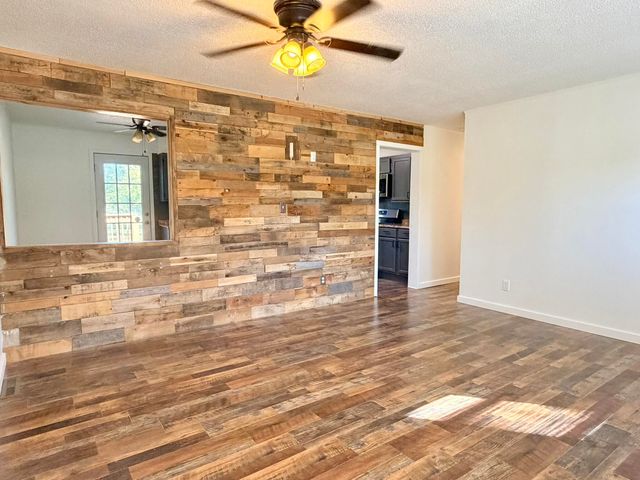 720 N Elliott Avenue, Aurora, MO 65605