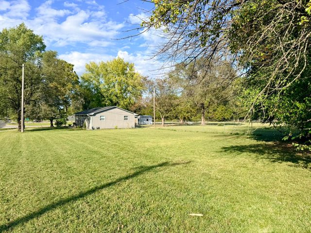 720 N Elliott Avenue, Aurora, MO 65605