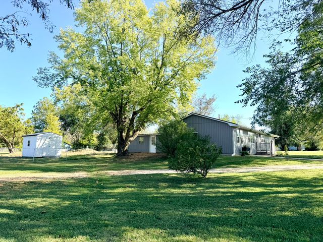 720 N Elliott Avenue, Aurora, MO 65605