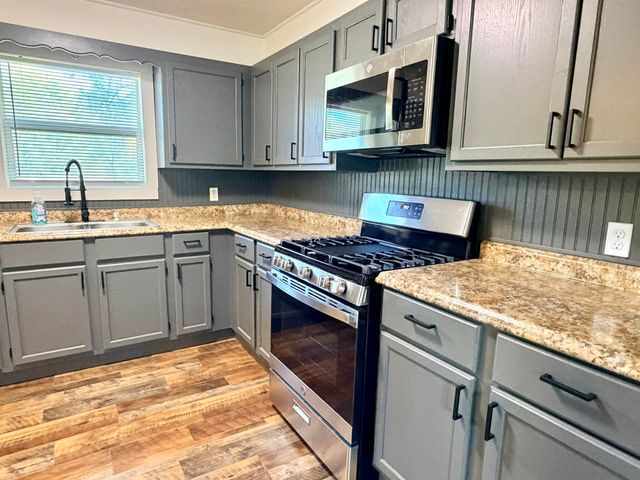 720 N Elliott Avenue, Aurora, MO 65605