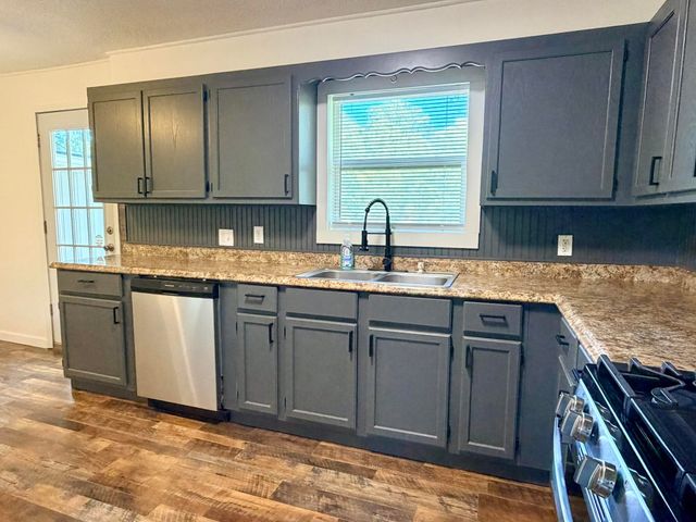 720 N Elliott Avenue, Aurora, MO 65605