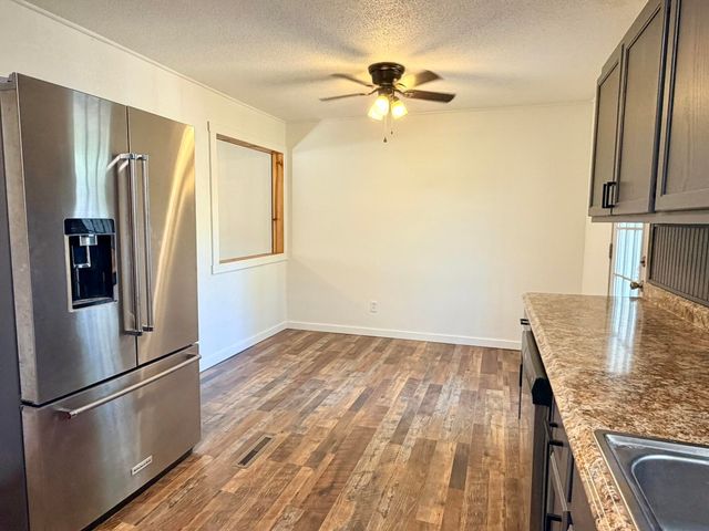 720 N Elliott Avenue, Aurora, MO 65605