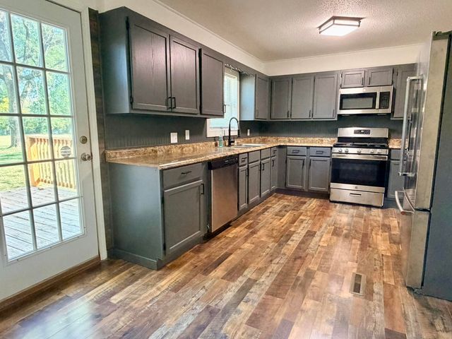 720 N Elliott Avenue, Aurora, MO 65605