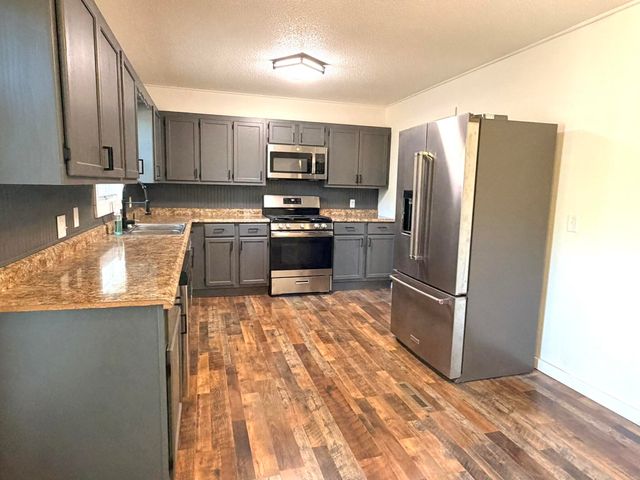 720 N Elliott Avenue, Aurora, MO 65605