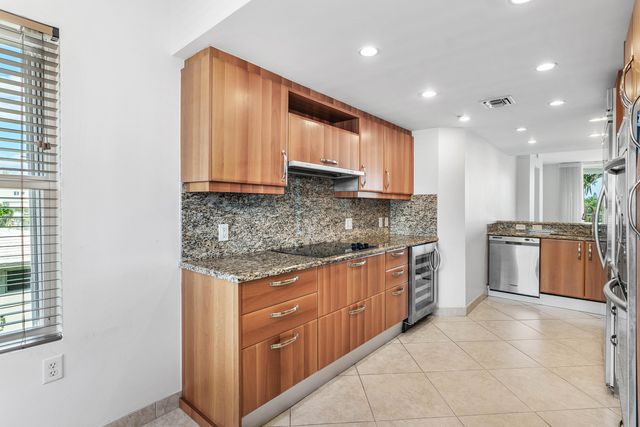 2051 SE 3rd Street 307, Deerfield Beach, FL 33441