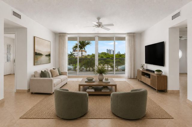 2051 SE 3rd Street 307, Deerfield Beach, FL 33441