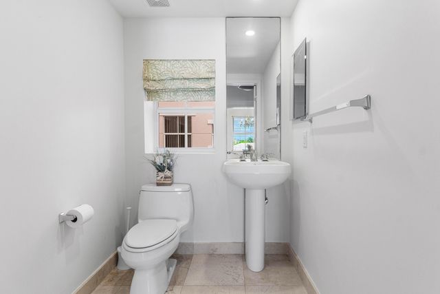 2051 SE 3rd Street 307, Deerfield Beach, FL 33441