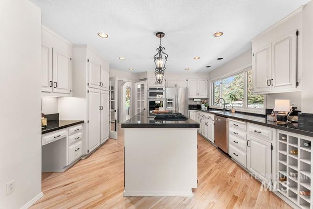 1865 E Sendero Ln, Boise, ID 83712